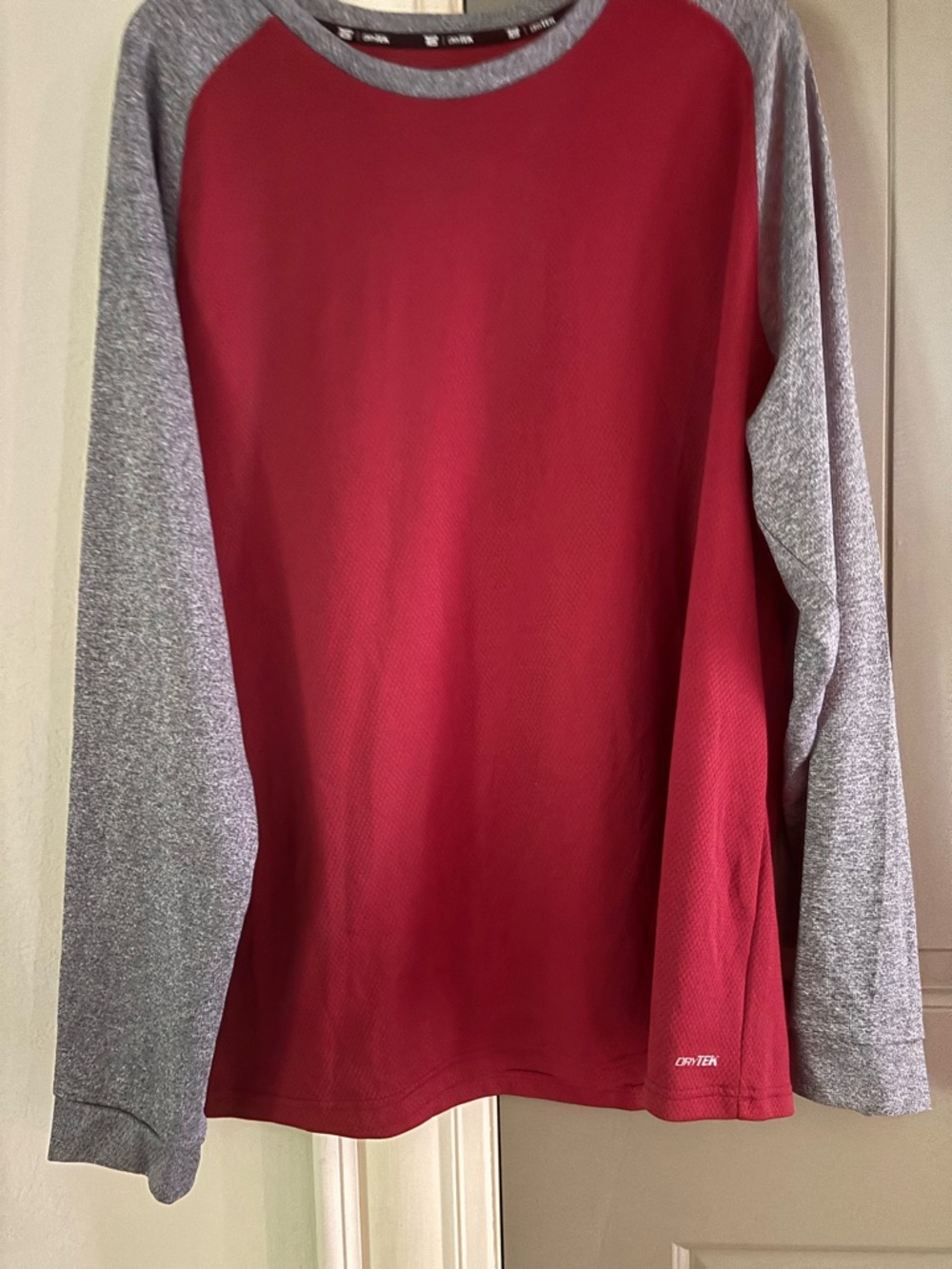 Men’s XXL tek gear dry tek long sleeve shirt
